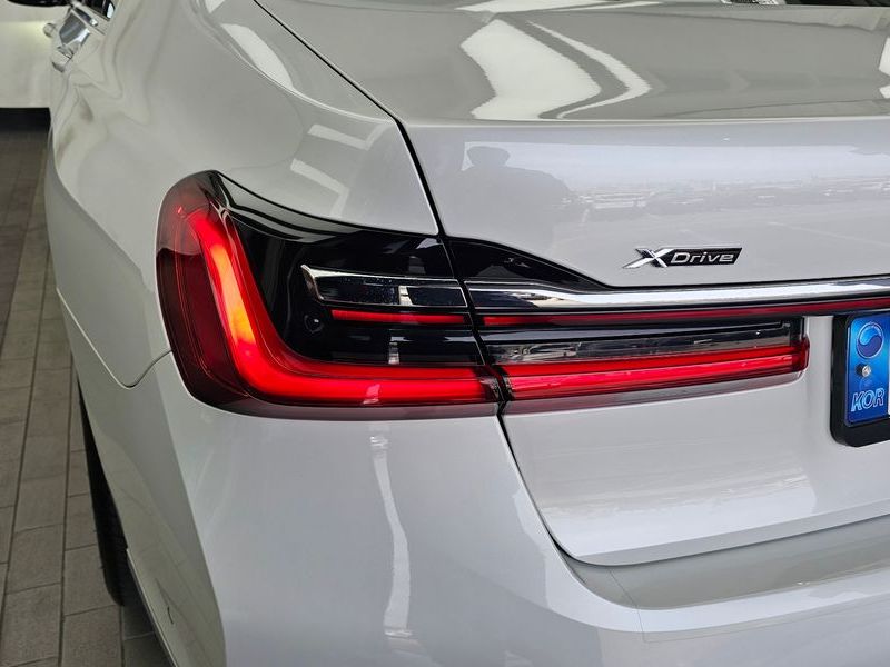 2022 BMW 7 Series 730d xDrive M Sport photo 23