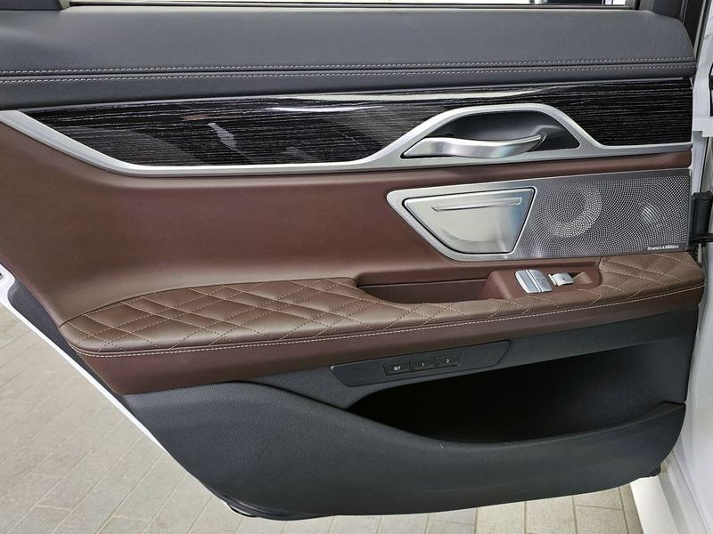 2022 BMW 7 Series 730d xDrive M Sport photo 25