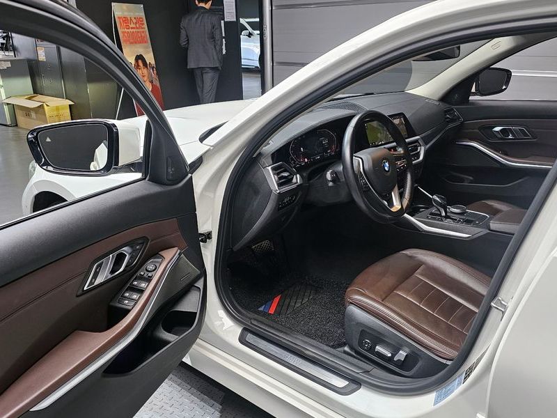 2019 BMW 3 Series 320d xDrive Luxury photo 9