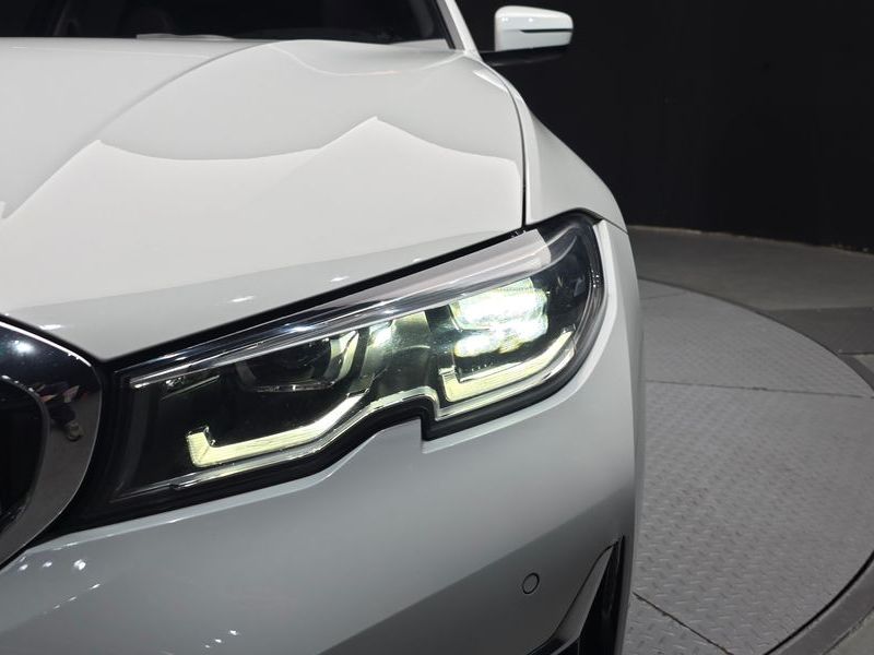 2019 BMW 3 Series 320d xDrive Luxury photo 21