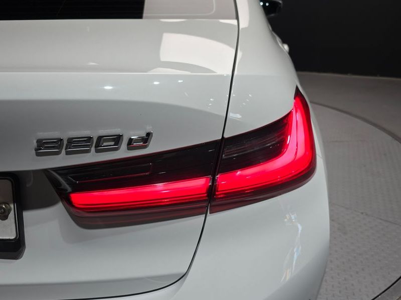 2019 BMW 3 Series 320d xDrive Luxury photo 22