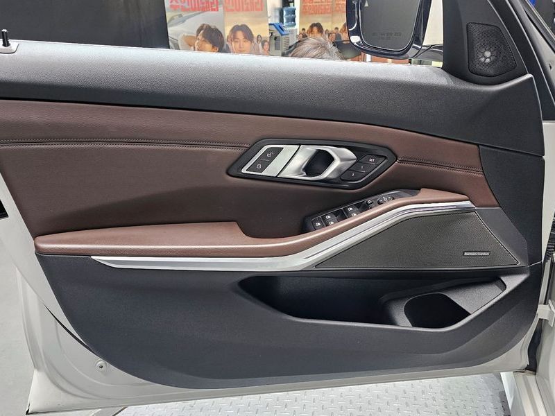 2019 BMW 3 Series 320d xDrive Luxury photo 23