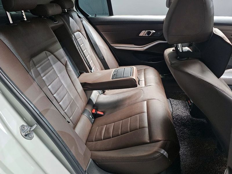 2019 BMW 3 Series 320d xDrive Luxury photo 25