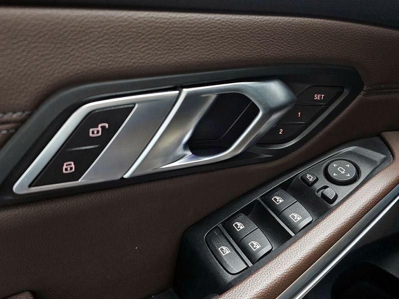 2019 BMW 3 Series 320d xDrive Luxury photo 26