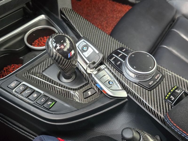 2017 BMW M4 Convertible Paintwork Edition photo 9