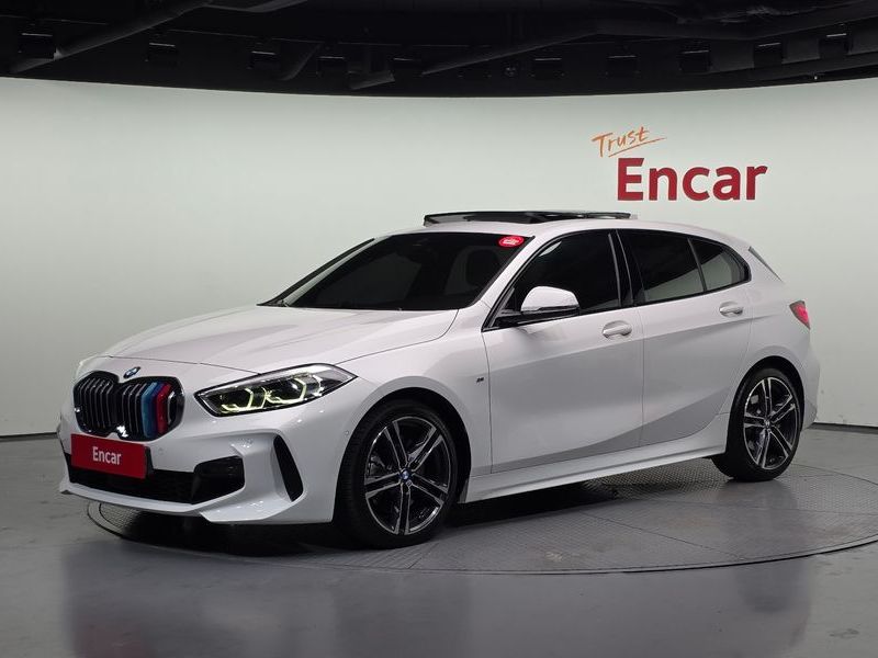 2023 BMW 1 Series 120i M Sports photo 1