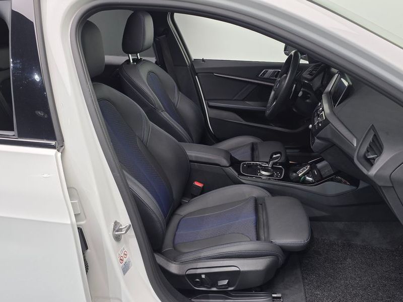 2023 BMW 1 Series 120i M Sports photo 11