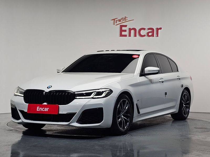 2021 BMW 5 Series 520i M Sport photo 1