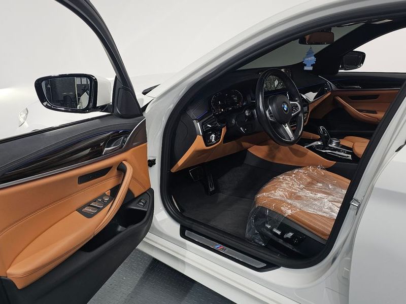 2021 BMW 5 Series 520i M Sport photo 10