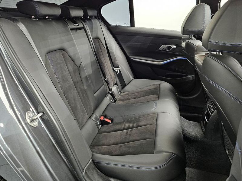 2022 BMW 3 Series 320i M Sport photo 12