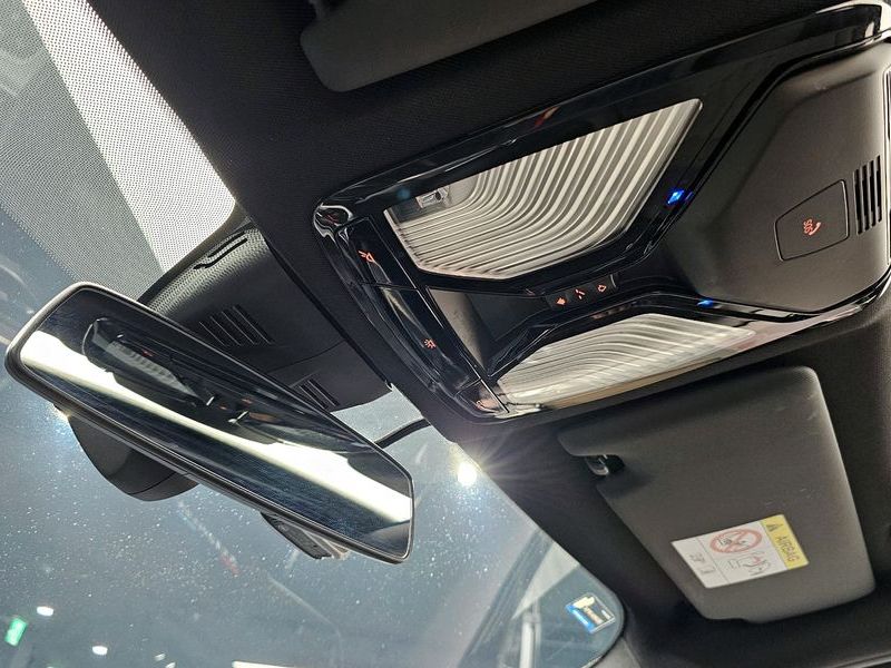 2022 BMW 3 Series 320i M Sport photo 13