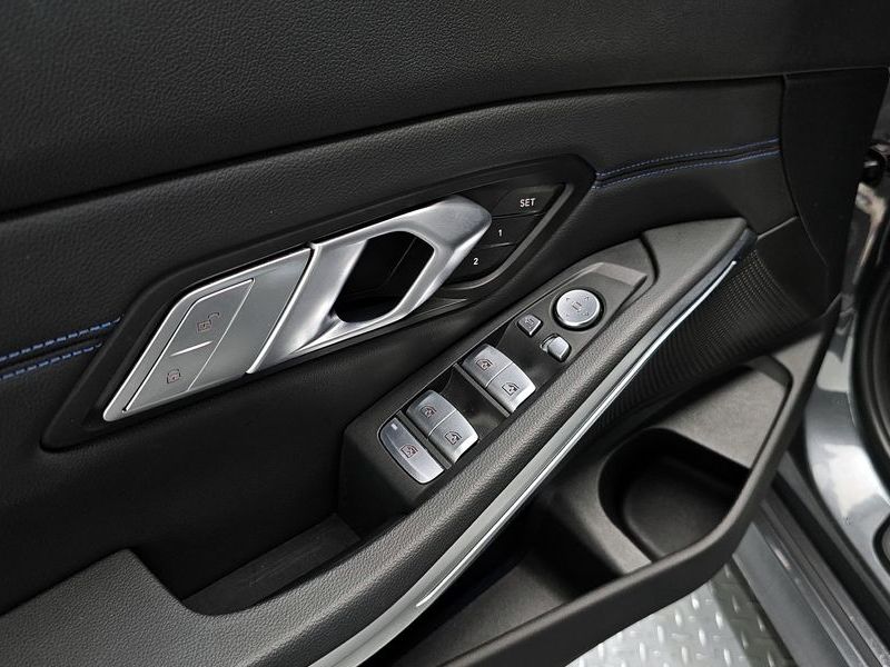 2022 BMW 3 Series 320i M Sport photo 19