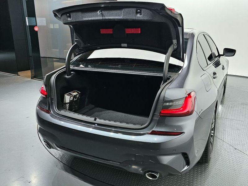 2022 BMW 3 Series 320i M Sport photo 20