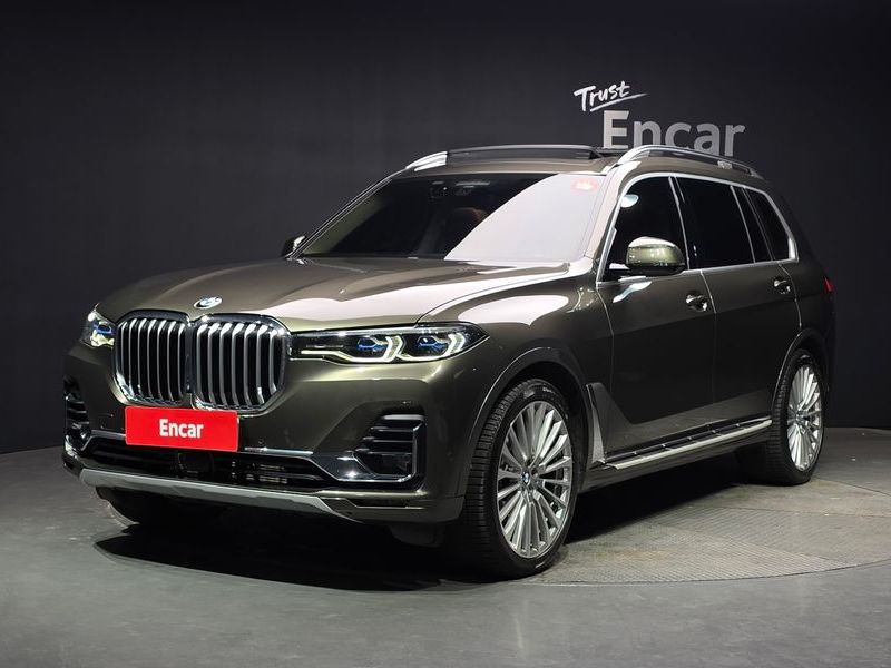 2022 BMW X7 xDrive 40i Design Pure Excellence 6-Seater photo 1