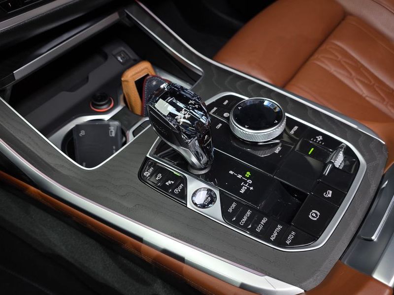 2022 BMW X7 xDrive 40i Design Pure Excellence 6-Seater photo 9