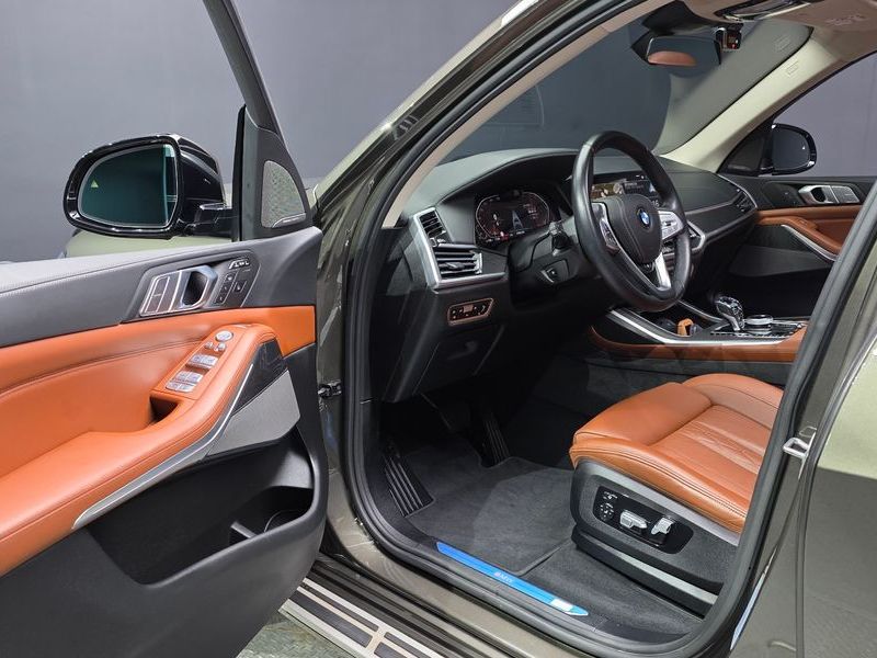 2022 BMW X7 xDrive 40i Design Pure Excellence 6-Seater photo 10