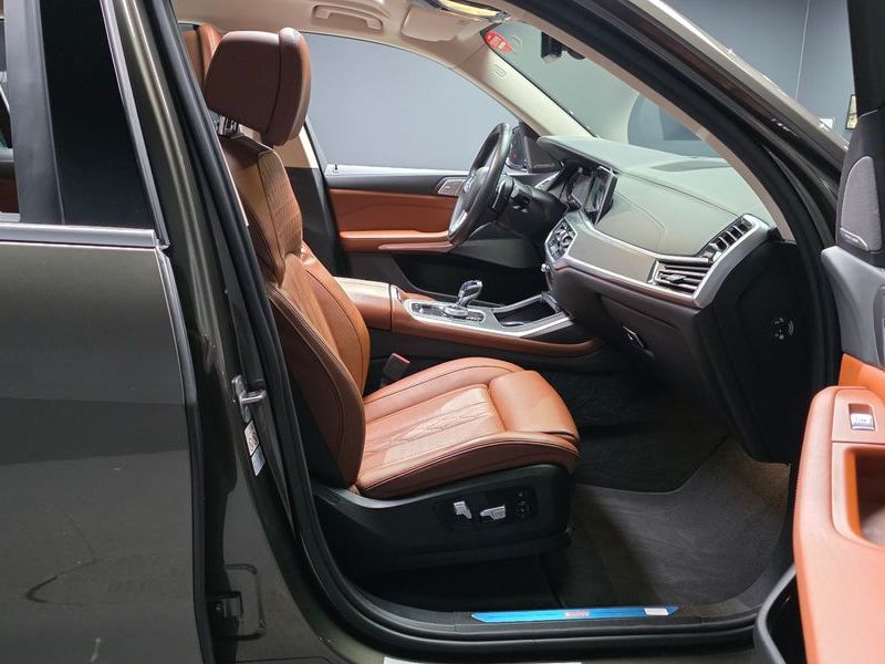 2022 BMW X7 xDrive 40i Design Pure Excellence 6-Seater photo 11