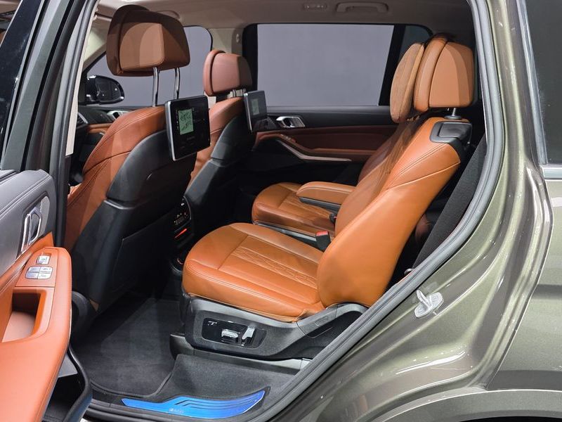 2022 BMW X7 xDrive 40i Design Pure Excellence 6-Seater photo 12