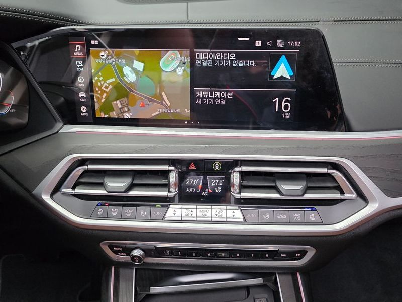 2022 BMW X7 xDrive 40i Design Pure Excellence 6-Seater photo 15