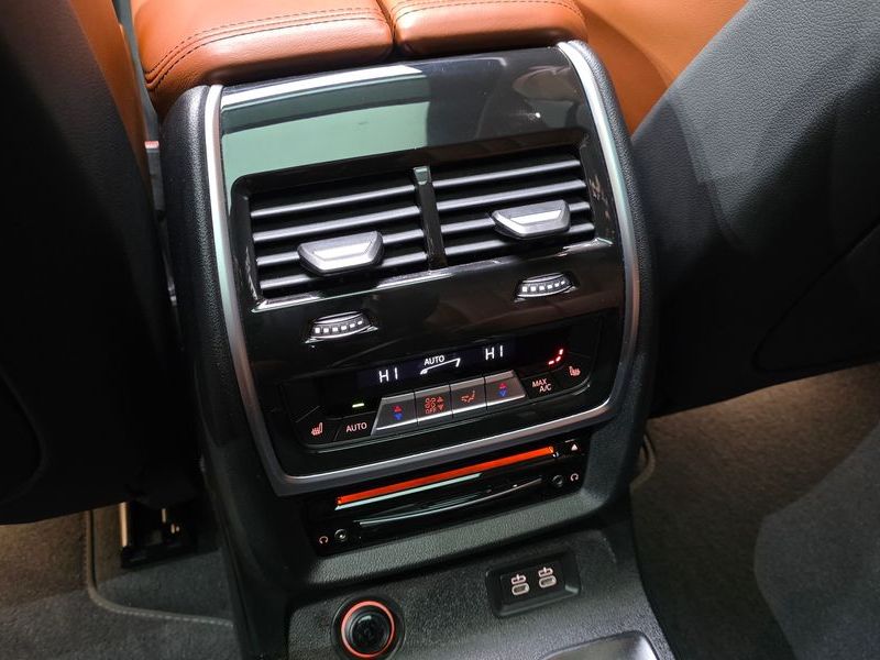 2022 BMW X7 xDrive 40i Design Pure Excellence 6-Seater photo 18