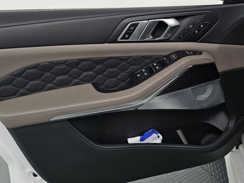 2025 BMW X5 4.4 Competition photo 24