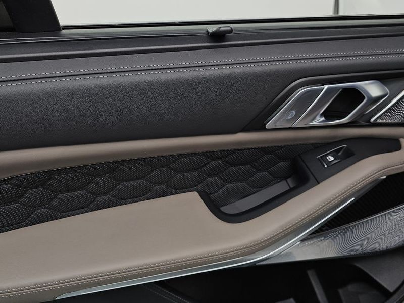 2025 BMW X5 4.4 Competition photo 29