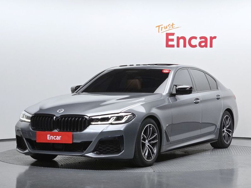 2023 BMW 5 Series 520i M Sport photo 1