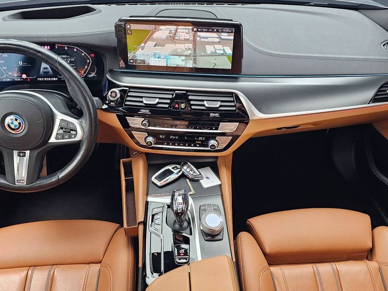 2023 BMW 5 Series 520i M Sport photo 7