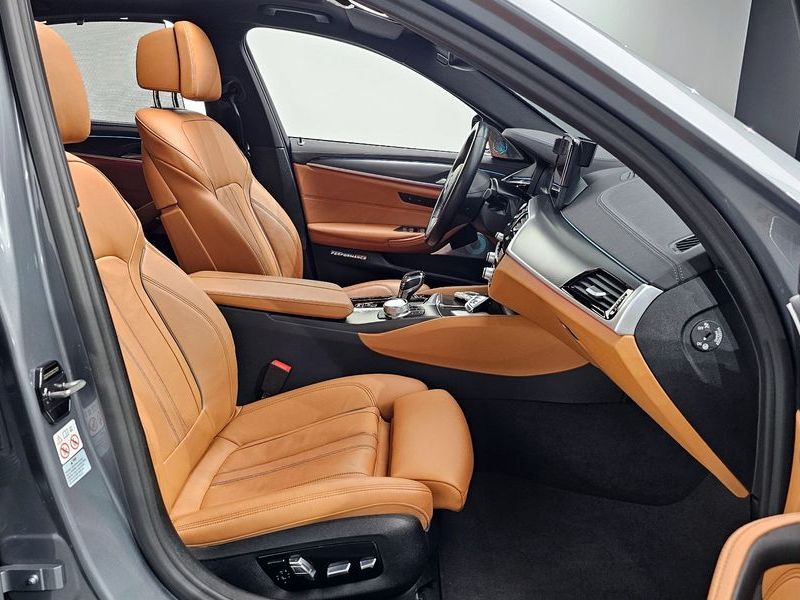 2023 BMW 5 Series 520i M Sport photo 10