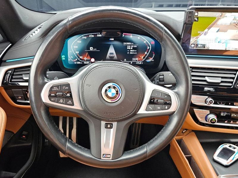 2023 BMW 5 Series 520i M Sport photo 13