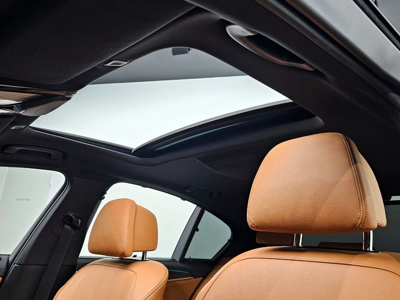 2023 BMW 5 Series 520i M Sport photo 18