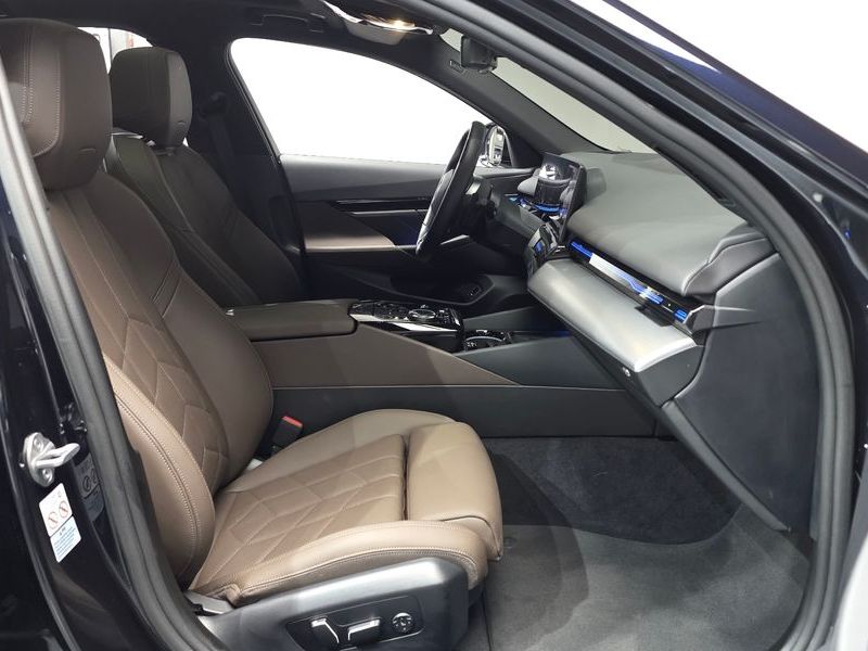 2024 BMW 5 Series 520i M Sport photo 11