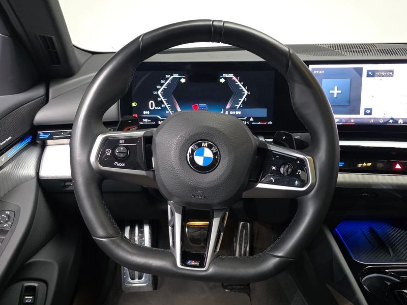 2024 BMW 5 Series 520i M Sport photo 13