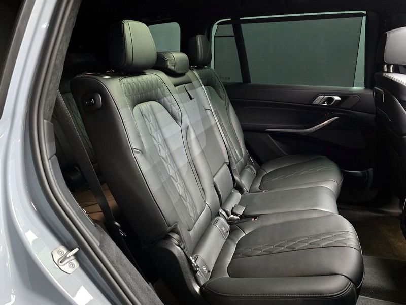 2026 BMW X7 xDrive 40d M Sport 7 STR photo 12