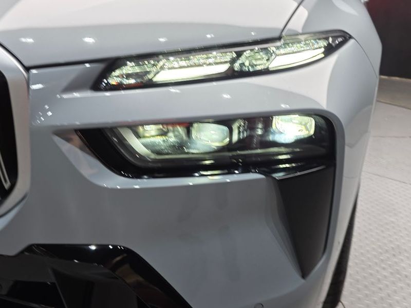 2026 BMW X7 xDrive 40d M Sport 7 STR photo 22