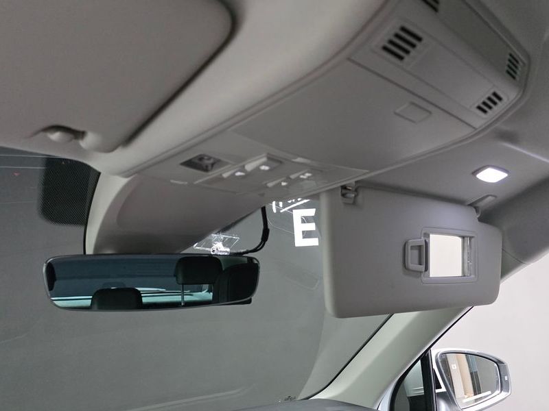 2020 Volkswagen Tiguan 2.0 TDI Premium photo 17
