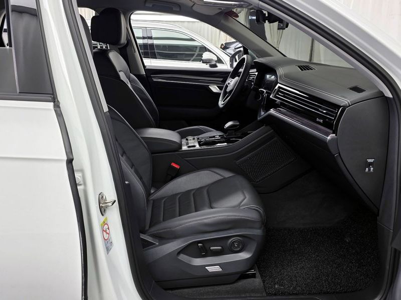2023 Volkswagen Touareg 3.0 TDI Premium photo 11