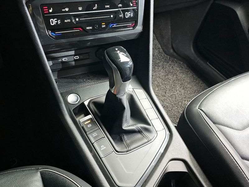 2021 Volkswagen Tiguan 2.0 TDI Premium photo 9