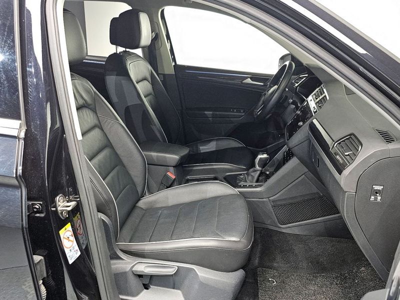 2021 Volkswagen Tiguan 2.0 TDI Premium photo 11