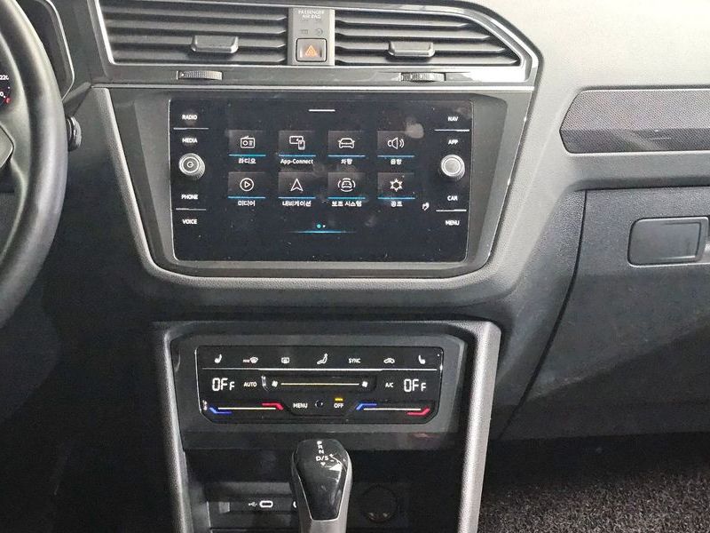 2021 Volkswagen Tiguan 2.0 TDI Premium photo 14
