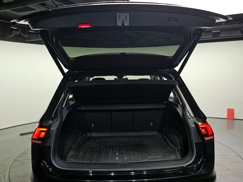 2021 Volkswagen Tiguan 2.0 TDI Premium photo 20