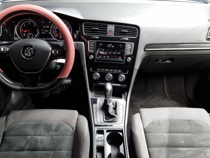 2015 Volkswagen Golf 1.6 TDI photo 7