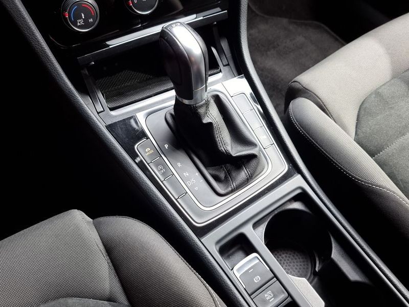 2015 Volkswagen Golf 1.6 TDI photo 9