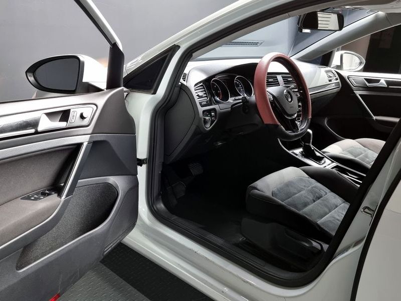 2015 Volkswagen Golf 1.6 TDI photo 10