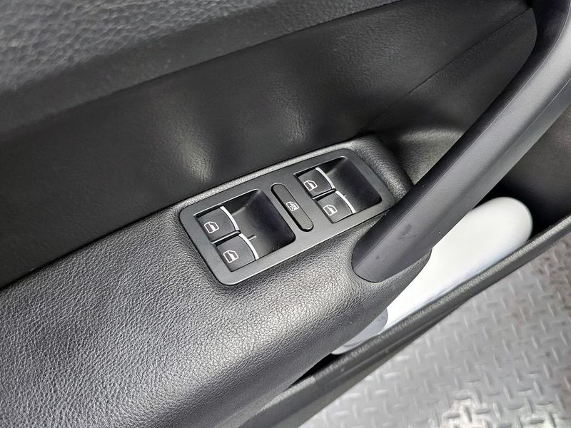 2013 Volkswagen Passat 2.0 TDI B7 photo 18