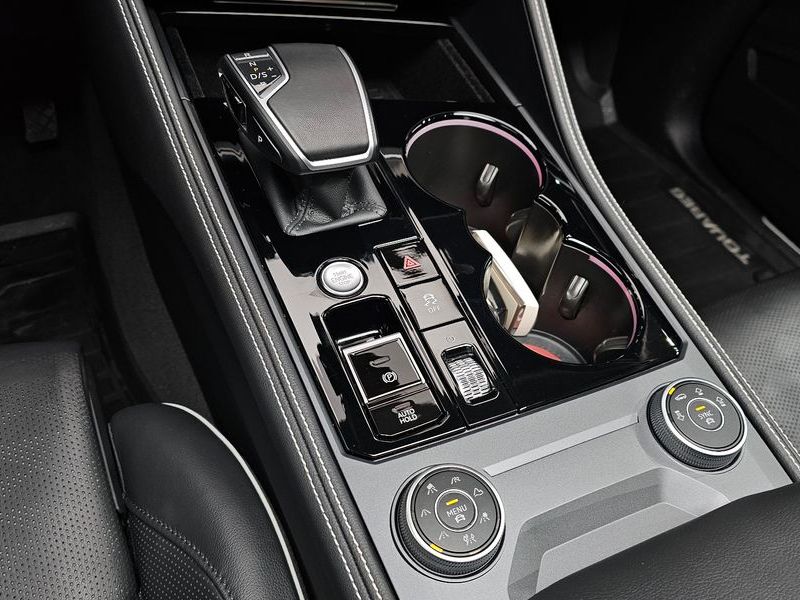 2024 Volkswagen Touareg 3.0 TDI Prestige photo 9