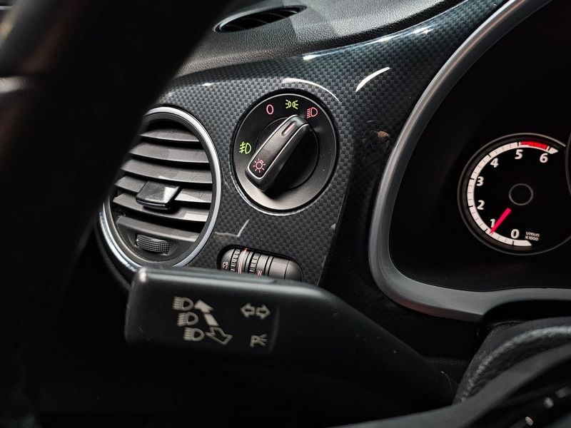 2013 Volkswagen Beetle 2.0 TDI Premium 3rd photo 18