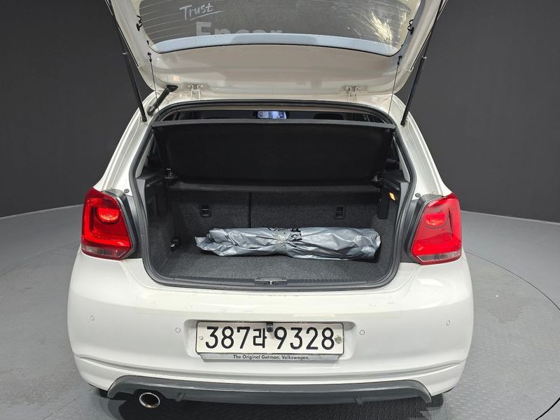 2014 Volkswagen Polo 1.6 TDI R-Line 5th photo 20