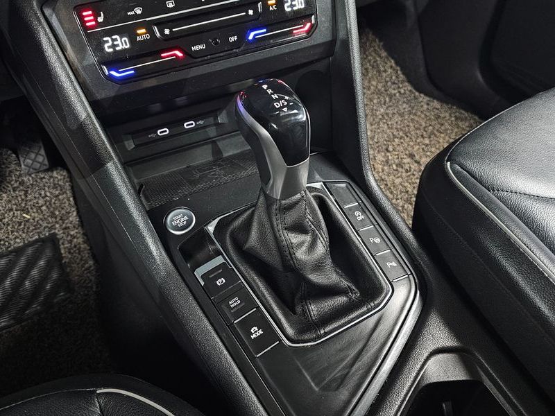 2021 Volkswagen Tiguan 2.0 TDI Premium photo 9