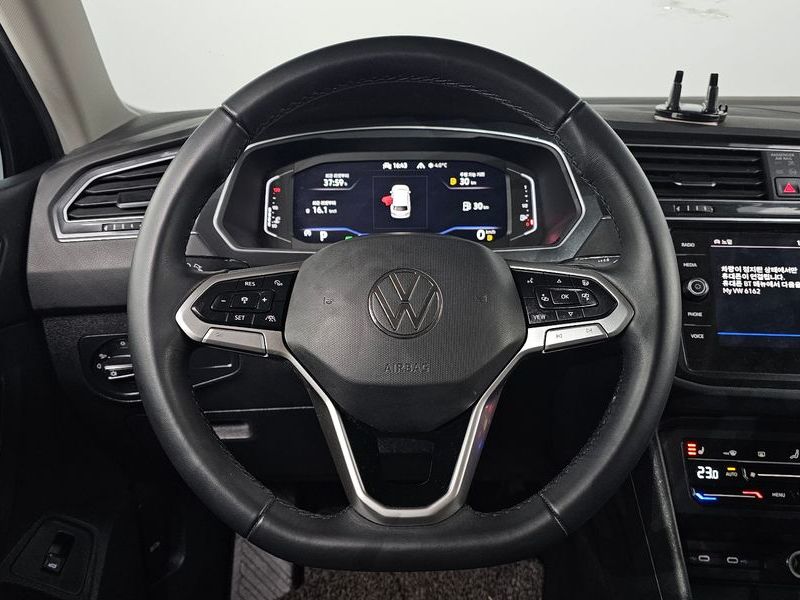 2021 Volkswagen Tiguan 2.0 TDI Premium photo 13